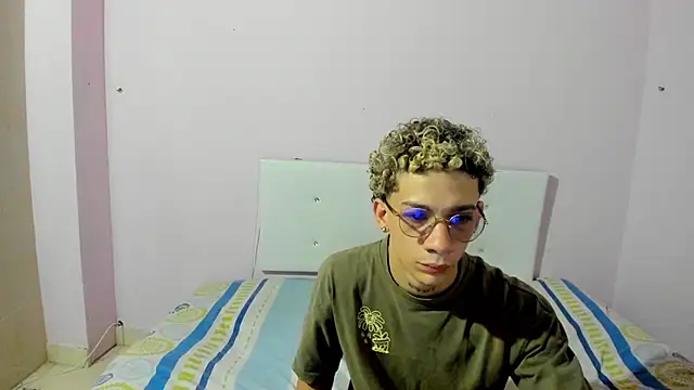 Snapshot of mateodeamjo chatting on 11.02.25 mateodeamjo online show from 11.02.25