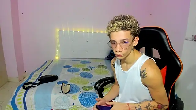 Snapshot of mateodeamjo chatting on 11.05.25 mateodeamjo online show from 11.05.25