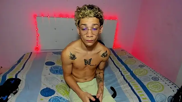 Snapshot of mateodeamjo chatting on 11.06.25 mateodeamjo online show from 11.06.25