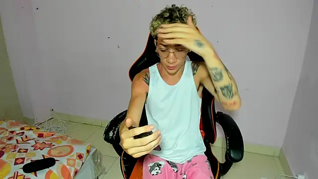 Snapshot of mateodeamjo chatting on 11.09.25 mateodeamjo online show from 11.09.25