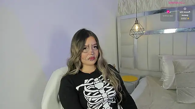 Snapshot of 1m_dalhia chatting on 10.30.25 1m dalhia online show from 10.30.25