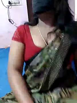 Snapshot of louise92 chatting on 01.08.25 louise92 online show from 01.08.25