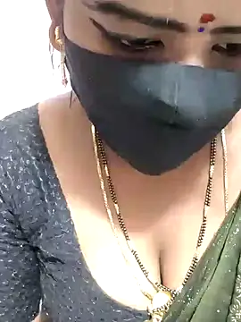 Snapshot of louise92 chatting on 01.27.25 louise92 online show from 01.27.25