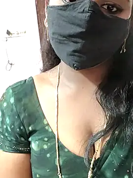 Snapshot of louise92 chatting on 02.18.25 louise92 online show from 02.18.25