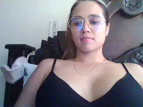 trianabell online show from 02.18.25