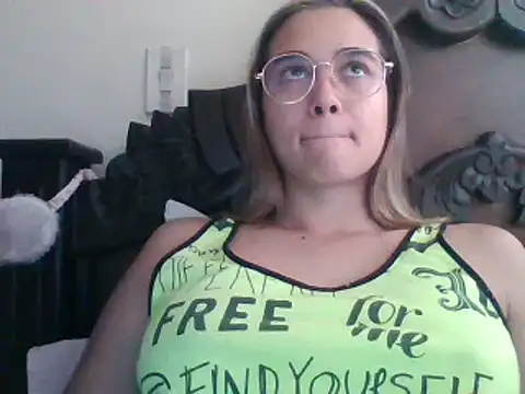 trianabell online show from 02.28.25