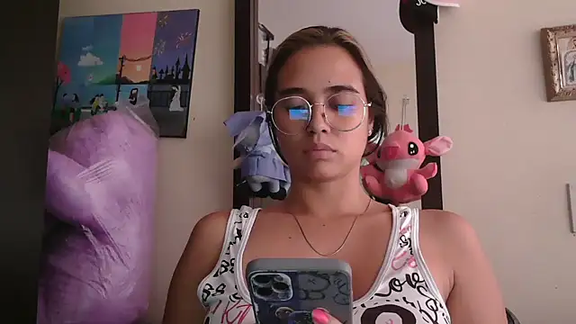 Snapshot of trianabell chatting on 04.18.26 trianabell online show from 04.18.26