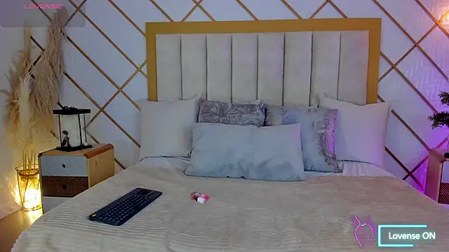 Snapshot of TamyHoney chatting on 10.08.25 TamyHoney online show from 10.08.25