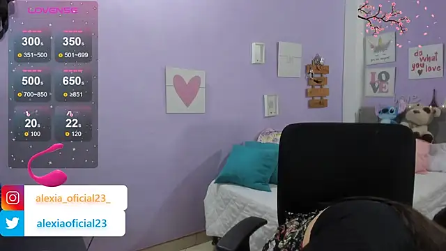 Snapshot of Alexia_Sweet_x chatting on 11.09.25 Alexia Sweet x online show from 11.09.25