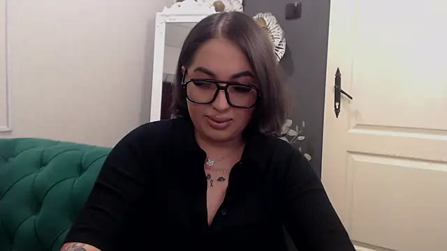 Snapshot of BustyAllyy chatting on 04.28.26 BustyAllyy online show from 04.28.26