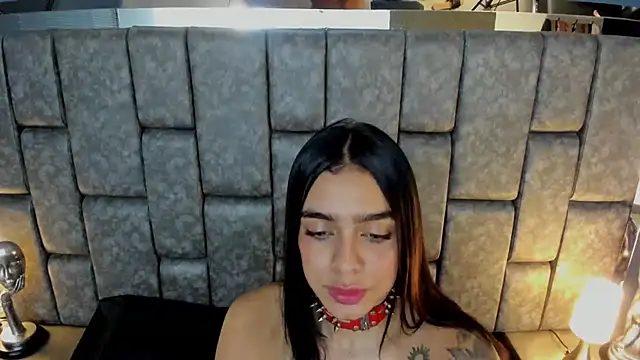 Foxy Assh  online show from 02.18.25