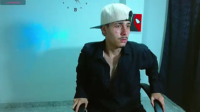 Snapshot of Bastiaan_28 chatting on 10.11.25 Bastiaan 28 online show from 10.11.25