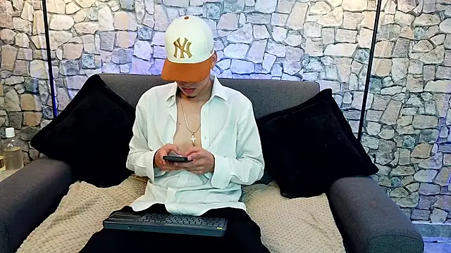 Snapshot of Bastiaan_28 chatting on 11.20.25 Bastiaan 28 online show from 11.20.25