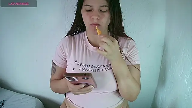 Snapshot of lynieh- chatting on 02.07.26 lynieh- online show from 02.07.26