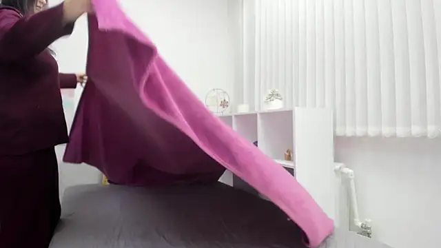 Snapshot of Pretty_anniee chatting on 10.27.25 Pretty anniee online show from 10.27.25