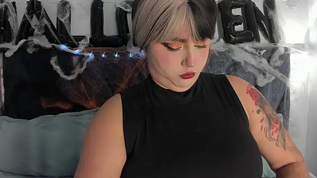 Snapshot of Karmilla_Rosse chatting on 10.14.25 Karmilla Rosse online show from 10.14.25