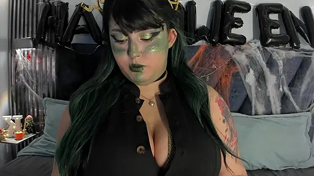 Snapshot of Karmilla_Rosse chatting on 10.31.25 Karmilla Rosse online show from 10.31.25