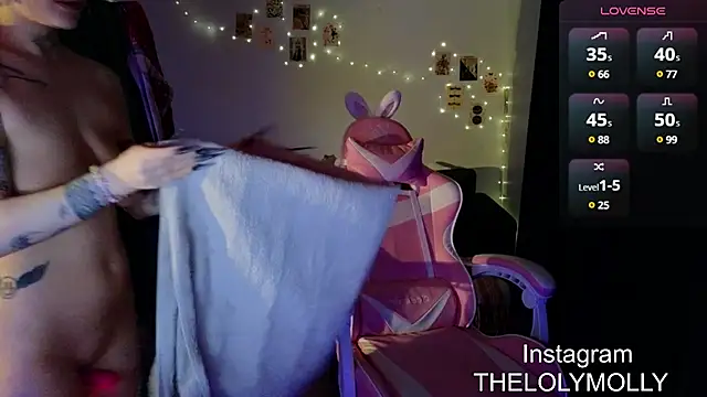 Snapshot of LolyMolli chatting on 02.08.25 LolyMolli online show from 02.08.25