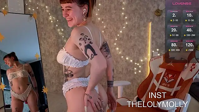 Snapshot of LolyMolli chatting on 11.02.25 LolyMolli online show from 11.02.25