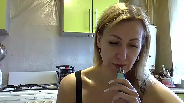 Snapshot of AshleyXHoney chatting on 12.06.24 AshleyXHoney online show from 12.06.24