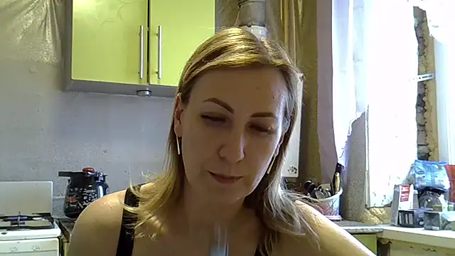 Snapshot of AshleyXHoney chatting on 12.10.24 AshleyXHoney online show from 12.10.24