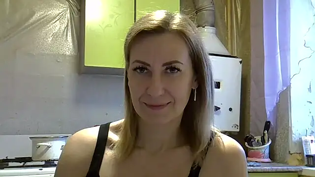 Snapshot of AshleyXHoney chatting on 12.11.24 AshleyXHoney online show from 12.11.24