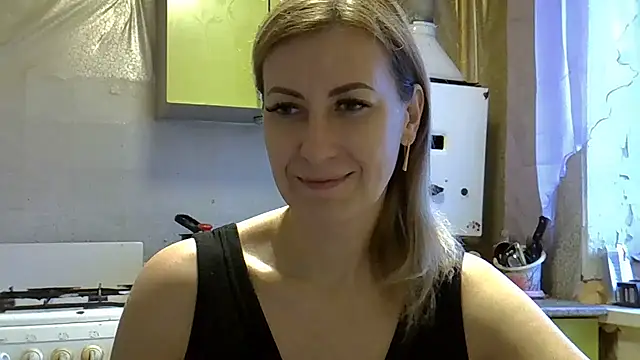 Snapshot of AshleyXHoney chatting on 12.12.24 AshleyXHoney online show from 12.12.24