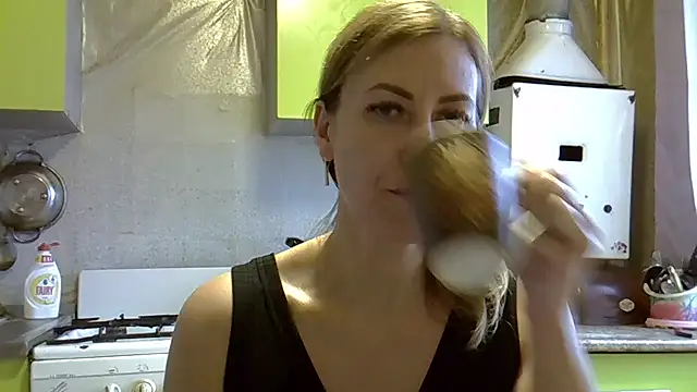 Snapshot of AshleyXHoney chatting on 12.12.24 AshleyXHoney online show from 12.12.24