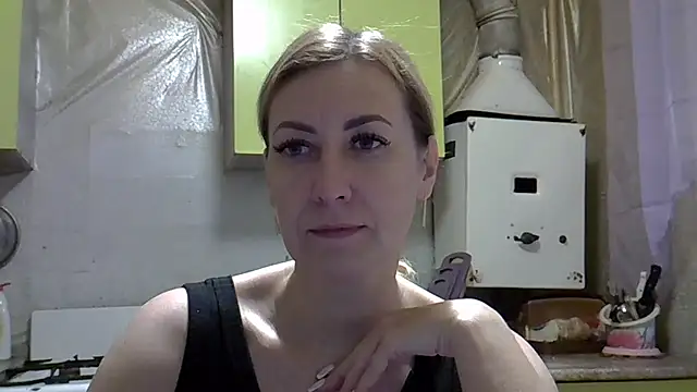 Snapshot of AshleyXHoney chatting on 12.13.24 AshleyXHoney online show from 12.13.24