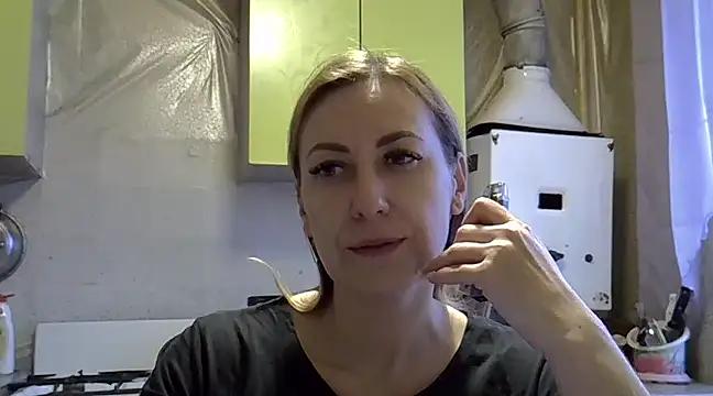 Snapshot of AshleyXHoney chatting on 12.13.24 AshleyXHoney online show from 12.13.24