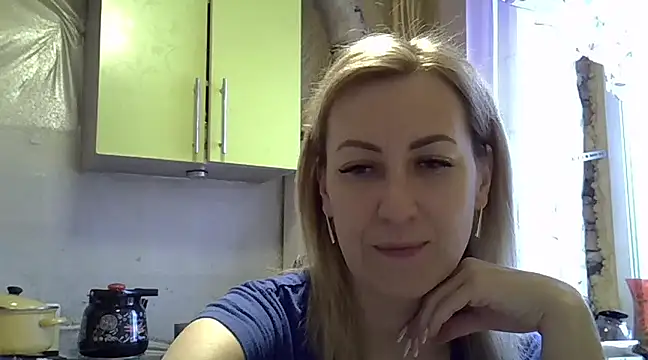 Snapshot of AshleyXHoney chatting on 12.16.24 AshleyXHoney online show from 12.16.24