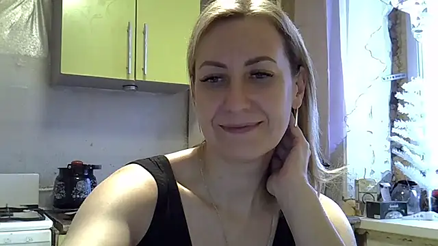 Snapshot of AshleyXHoney chatting on 12.23.24 AshleyXHoney online show from 12.23.24