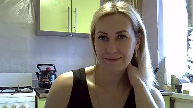 Snapshot of AshleyXHoney chatting on 12.25.24 AshleyXHoney online show from 12.25.24