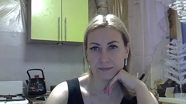 Snapshot of AshleyXHoney chatting on 12.26.24 AshleyXHoney online show from 12.26.24