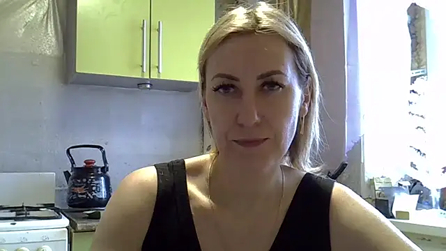 Snapshot of AshleyXHoney chatting on 12.26.24 AshleyXHoney online show from 12.26.24