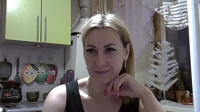 Snapshot of AshleyXHoney chatting on 12.29.24 AshleyXHoney online show from 12.29.24