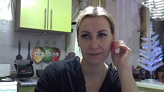 Snapshot of AshleyXHoney chatting on 12.31.24 AshleyXHoney online show from 12.31.24