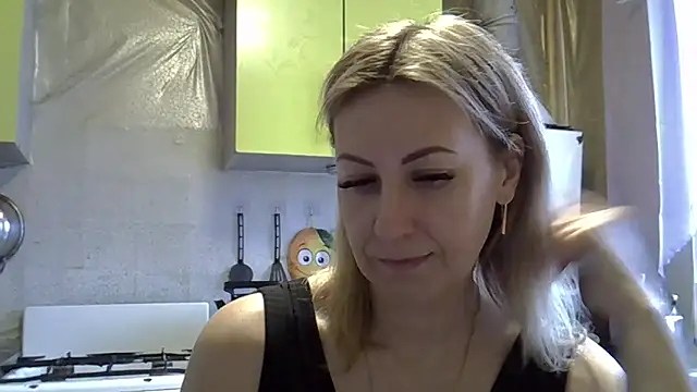 Snapshot of AshleyXHoney chatting on 02.10.25 AshleyXHoney online show from 02.10.25