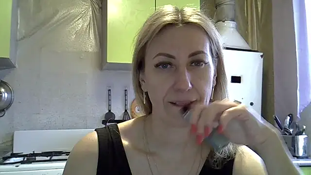 Snapshot of AshleyXHoney chatting on 02.10.25 AshleyXHoney online show from 02.10.25