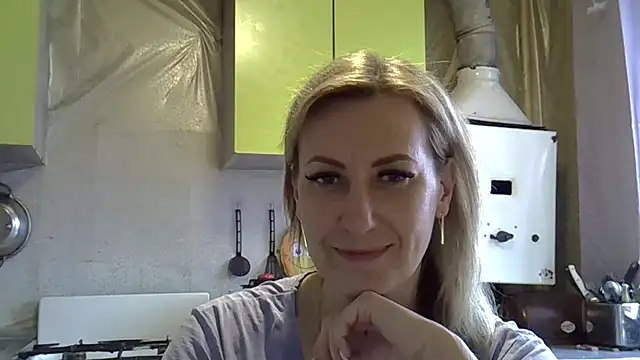 Snapshot of AshleyXHoney chatting on 03.15.25 AshleyXHoney online show from 03.15.25