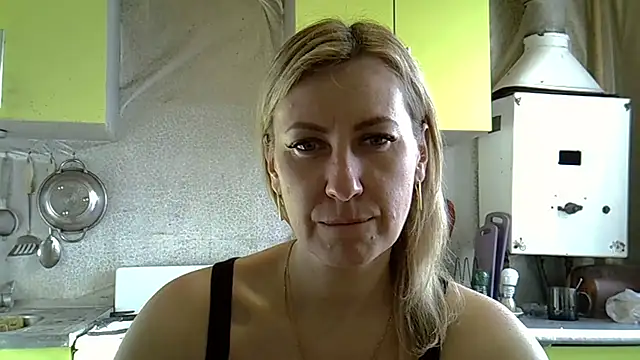 Snapshot of AshleyXHoney chatting on 03.18.25 AshleyXHoney online show from 03.18.25