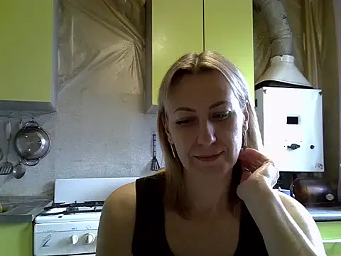 Snapshot of AshleyXHoney chatting on 09.19.25 AshleyXHoney online show from 09.19.25