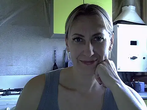 Snapshot of AshleyXHoney chatting on 09.22.25 AshleyXHoney online show from 09.22.25