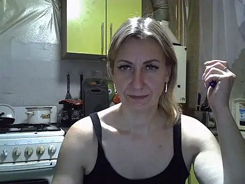 Snapshot of AshleyXHoney chatting on 10.18.25 AshleyXHoney online show from 10.18.25