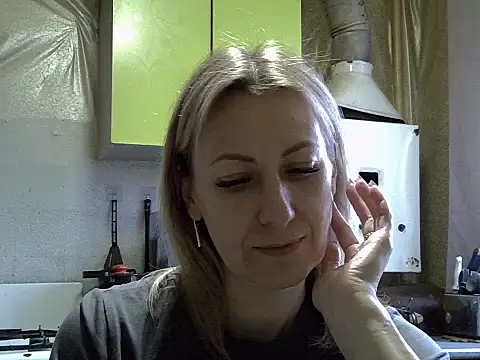 Snapshot of AshleyXHoney chatting on 10.21.25 AshleyXHoney online show from 10.21.25