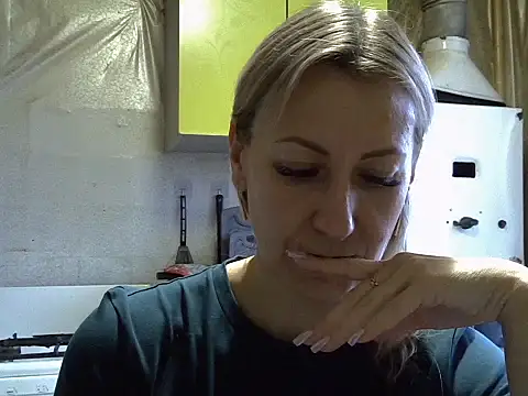 Snapshot of AshleyXHoney chatting on 10.22.25 AshleyXHoney online show from 10.22.25