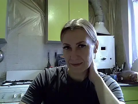 Snapshot of AshleyXHoney chatting on 11.08.25 AshleyXHoney online show from 11.08.25