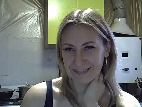 Snapshot of AshleyXHoney chatting on 12.02.25 AshleyXHoney online show from 12.02.25