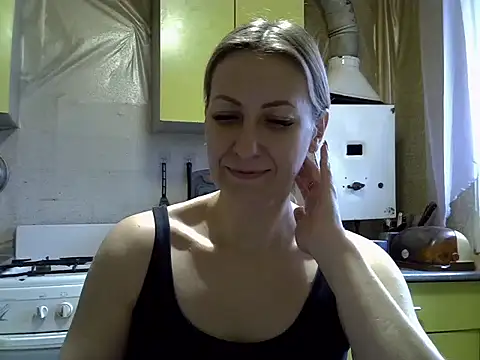 Snapshot of AshleyXHoney chatting on 12.03.25 AshleyXHoney online show from 12.03.25