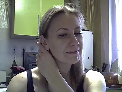 Snapshot of AshleyXHoney chatting on 12.04.25 AshleyXHoney online show from 12.04.25